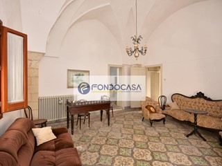 Villa in Vendita a Nociglia, 290'000€, 370 m²