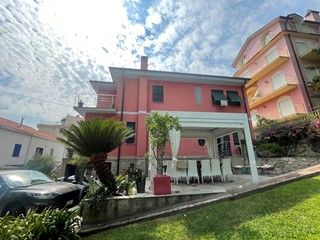 Villa in Vendita a Sanremo, 1'100'000€, 225 m²