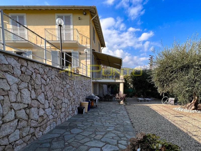 Villa in Vendita a Sanremo, 990'000€, 274 m²