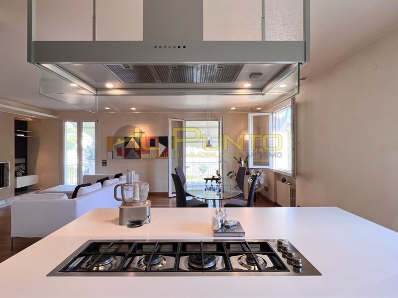 Villa in Vendita a Sanremo, 990'000€, 274 m²