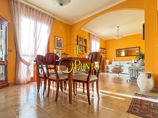 Villa in Vendita a Sanremo, 650'000€, 300 m²