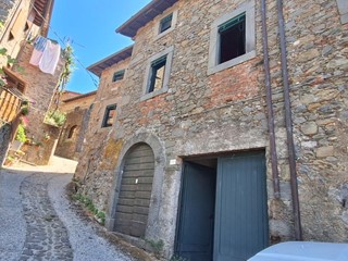 Casa Indipendente in Vendita a Pescaglia, zona Piegaio, 90'000€, 100 m²