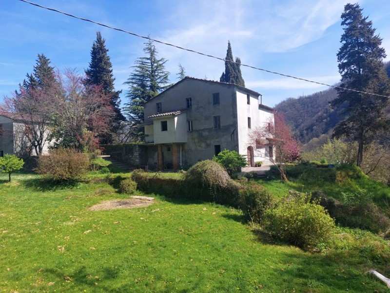 Casale in Vendita a Borgo a Mozzano, zona Cerreto, 169'000&euro;, 280 m²