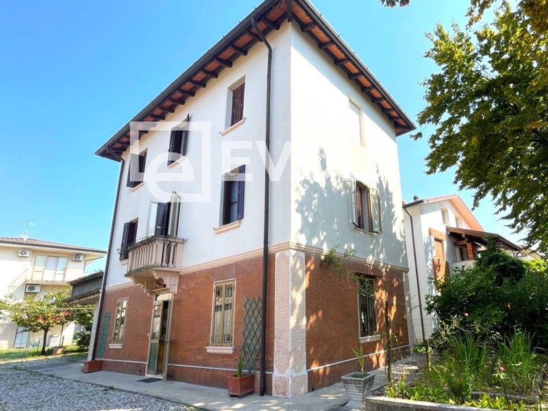 Casa Indipendente in Vendita a Udine, 225'000€, 187 m²