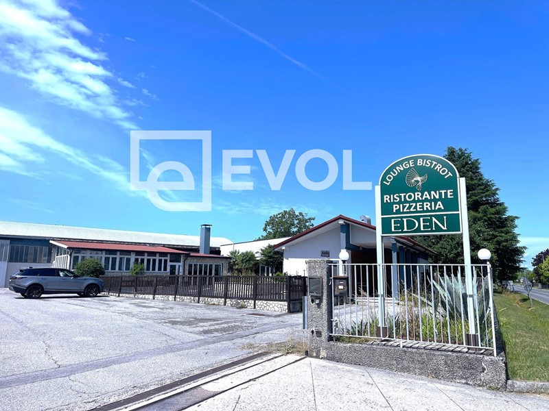 Immobile commerciale in Affitto a Manzano, 3'000€, 500 m²