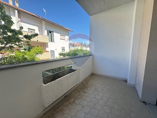 Casa Indipendente in Vendita a Sulmona, 295'000€, 210 m²