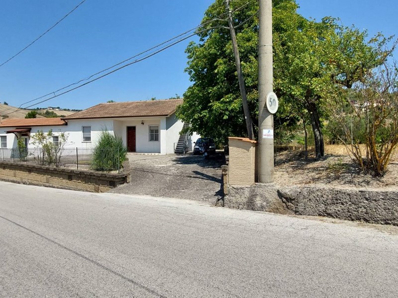 Casa Indipendente in Vendita a Ariano Irpino, 135'000&euro;, 130 m²