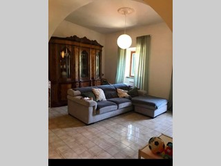 Villa bifamiliare in Vendita a Carrara, zona Noceto, 95'000€, 85 m², arredato