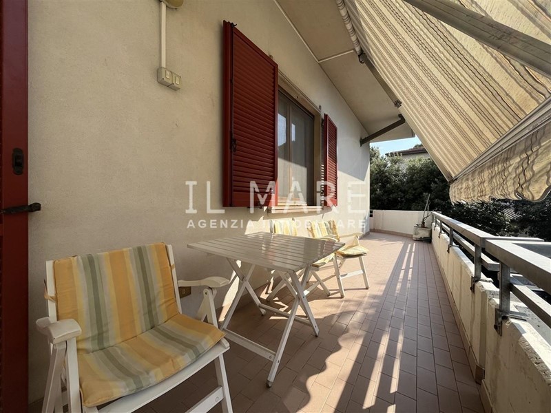 Appartamento in Vendita a Massa, zona Ronchi, 359'000&euro;, 130 m², arredato