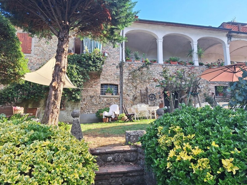 Casa Indipendente in Vendita a Capannori, zona Gragnano, 240'000€, 180 m²