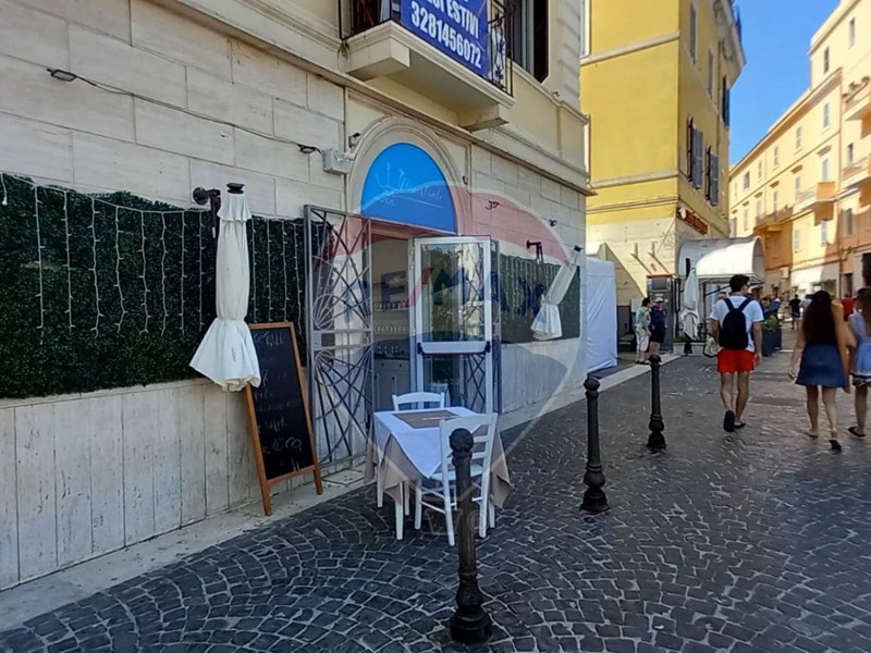 Attività commerciale in Vendita a Anzio, 100'000€, 133 m²