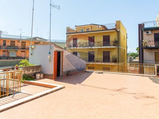 Appartamento in Vendita a Aci Catena, 105'000€, 135 m²