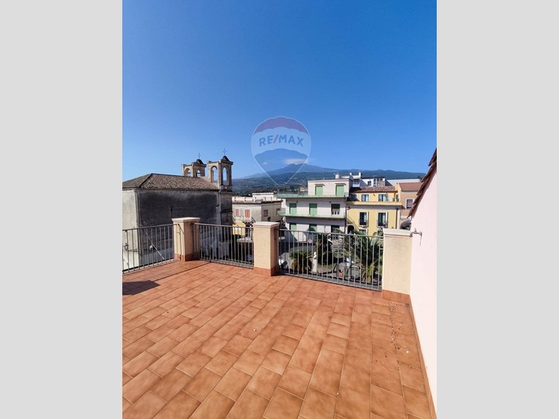 Appartamento in Vendita a Piedimonte Etneo, 160'000€, 170 m²