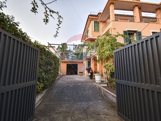 Villa in Vendita a Mascalucia, 297'000€, 181 m²