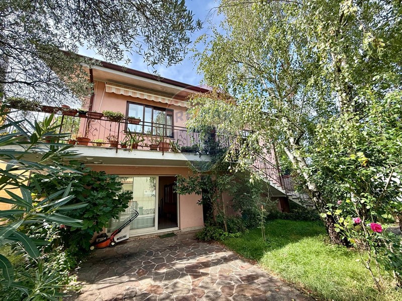Villa in Vendita a Gorizia, 220'000€, 180 m²