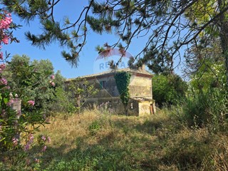 Rustico in Vendita a Casalbordino, 84'000€, 290 m², con Box