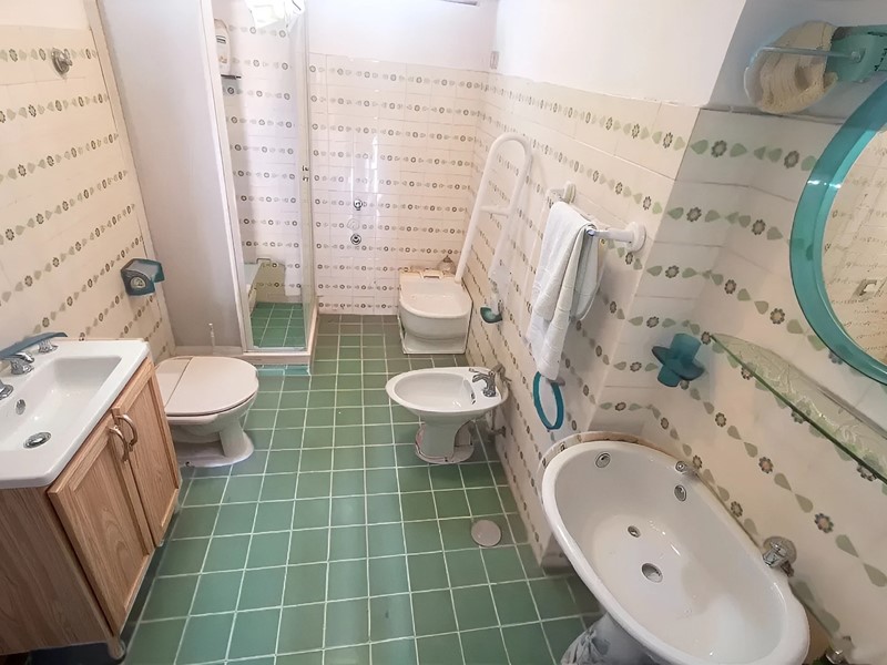 Villa in Vendita a Avezzano, 199'000€, 280 m²