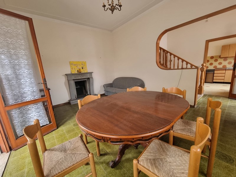 Casa Indipendente in Vendita a Viareggio, zona Migliarina, 320'000€, 120 m²