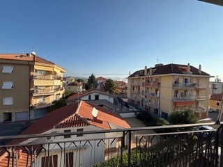 Quadrilocale in Vendita a Loano, 235'000&euro;, 70 m², arredato