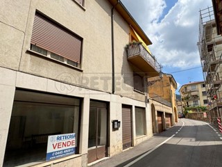Appartamento in Vendita a Valdagno, zona CENTRO STORICO, 65'000€, 70 m²