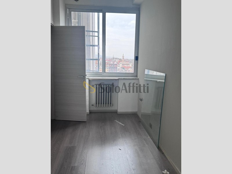 Ufficio in Affitto a Pescara, zona Corso Vittorio Emanuele, 1'150€, 160 m²