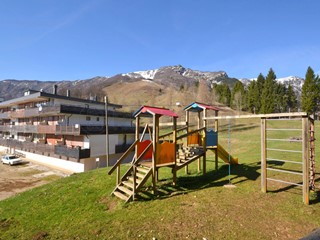 Quadrilocale in Vendita a Recoaro Terme, zona Recoaro Mille, 75'000&euro;, 68 m², arredato, con Box