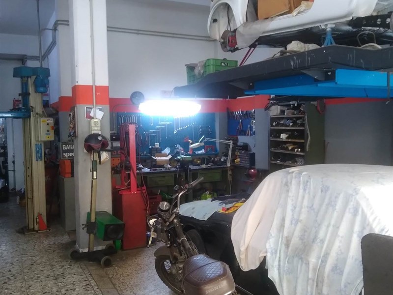 Attività commerciale in Vendita a La Spezia, zona Mazzetta, 30'000€, 90 m², arredato