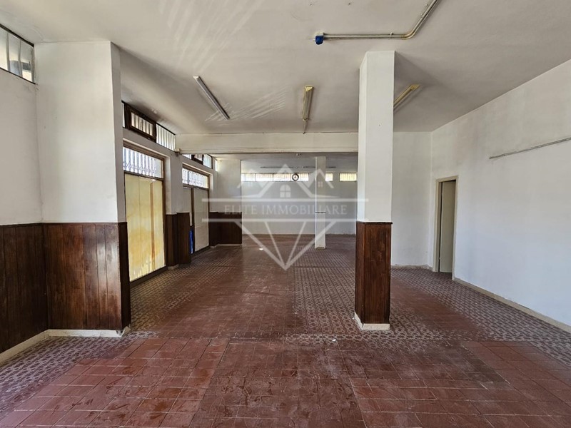 Immobile commerciale in Affitto a Carrara, 1'600€, 120 m²