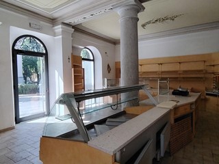 Immobile commerciale in Affitto a Carrara, 850€, 80 m²