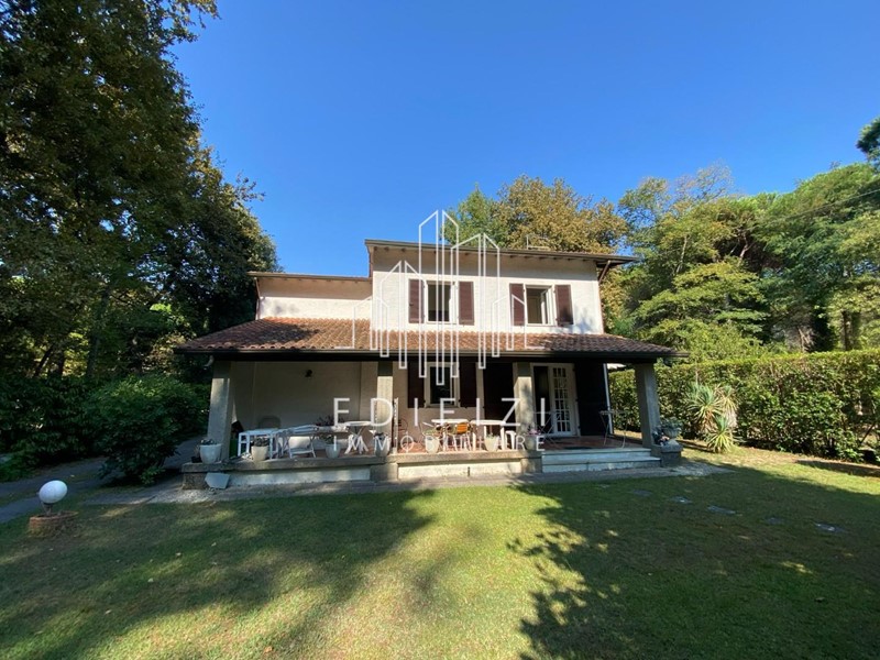 Villa in Vendita a Massa, zona Poveromo, 800'000&euro;, 150 m²