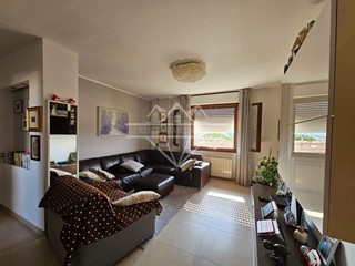 Appartamento in Vendita a Carrara, zona Marina di Carrara, 270'000€, 109 m²