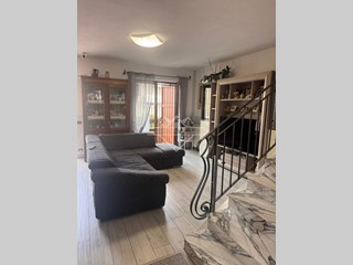 Villetta a schiera in Vendita a Carrara, zona Avenza, 345'000€, 180 m²