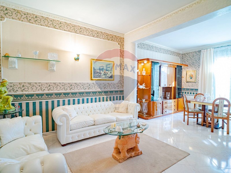 Quadrilocale in Vendita a Paternò, 67'000€, 110 m²