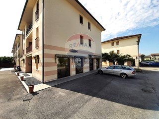 Immobile commerciale in Vendita a Sernaglia della Battaglia, 120'000€, 107 m²
