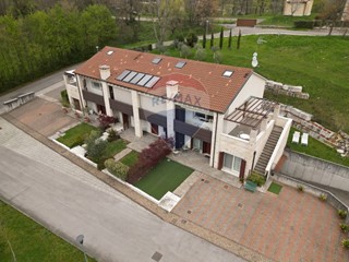 Trilocale in Vendita a Pederobba, 240'000€, 70 m²