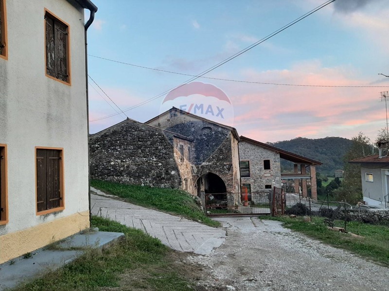 Casa Indipendente in Vendita a Tarzo, 89'000€, 300 m²
