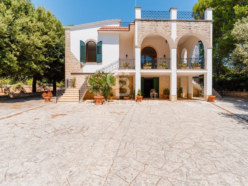 Villa in Vendita a Ostuni, 750'000€, 273 m²