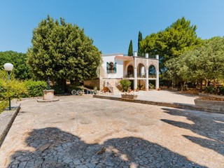 Villa in Vendita a Ostuni, 750'000€, 273 m²