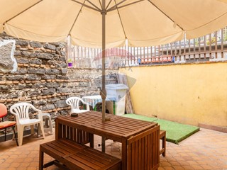 Casa Indipendente in Vendita a Catania, 229'000&euro;, 270 m²