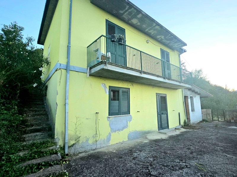 Casa Indipendente in Vendita a Teramo, 78'000€, 120 m²