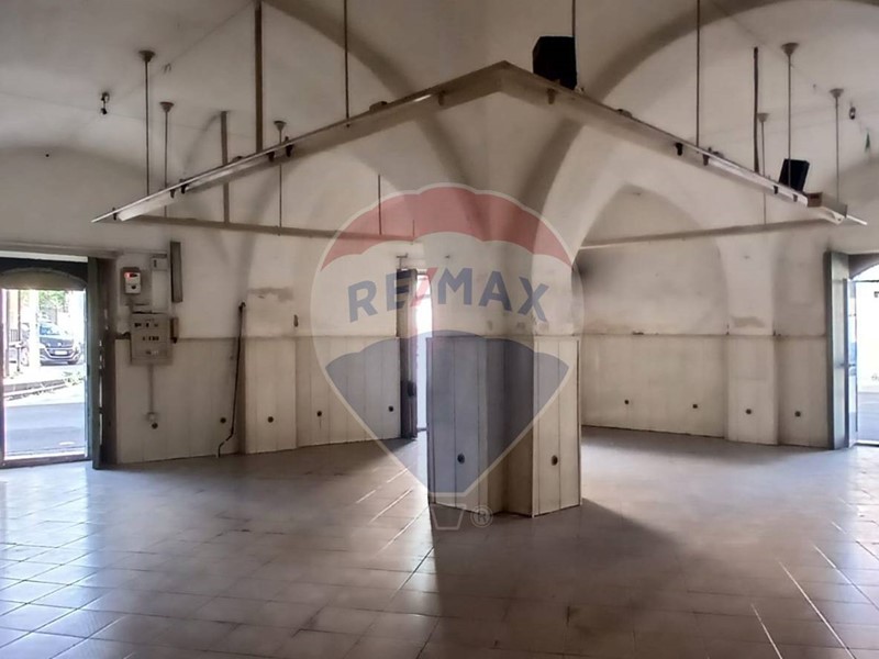 Immobile commerciale in Affitto a Fiumefreddo di Sicilia, 500€, 110 m²