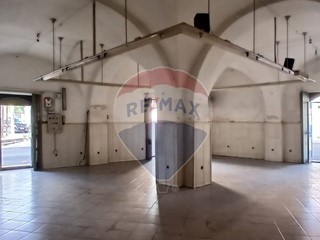 Immobile commerciale in Affitto a Fiumefreddo di Sicilia, 500€, 110 m²