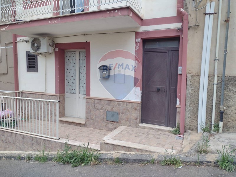 Casa Indipendente in Vendita a Mirabella Imbaccari, 50'000&euro;, 140 m²