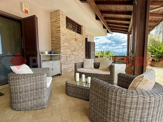 Villa in Vendita a Spigno Saturnia, 900'000€, 250 m²