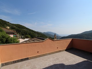 Trilocale in Vendita a Avegno, zona Testana, 298'000&euro;, 70 m²