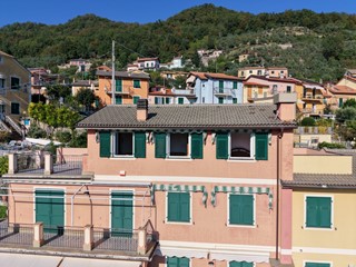 Trilocale in Vendita a Avegno, zona Testana, 298'000&euro;, 70 m²