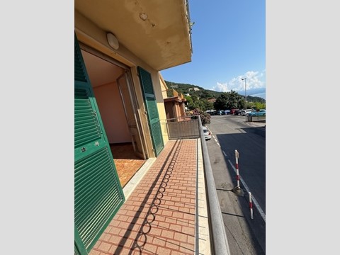 Appartamento in Vendita a Bergeggi, zona Bergeggi alta, 270'000€, 100 m², con Box