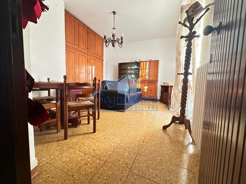 Trilocale in Vendita a Carrara, zona Marina di Carrara, 139'000€, 72 m², arredato