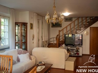 Villetta a schiera in Vendita a San Giuliano Terme, zona Gello, 338'000€, 120 m², con Box