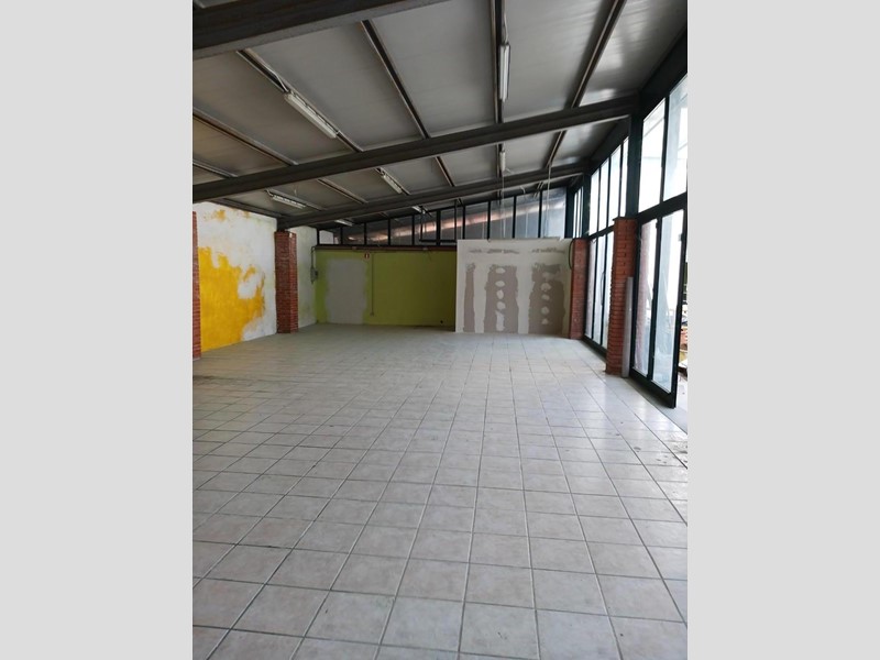 Capannone in Affitto a Capannori, 650€, 145 m²